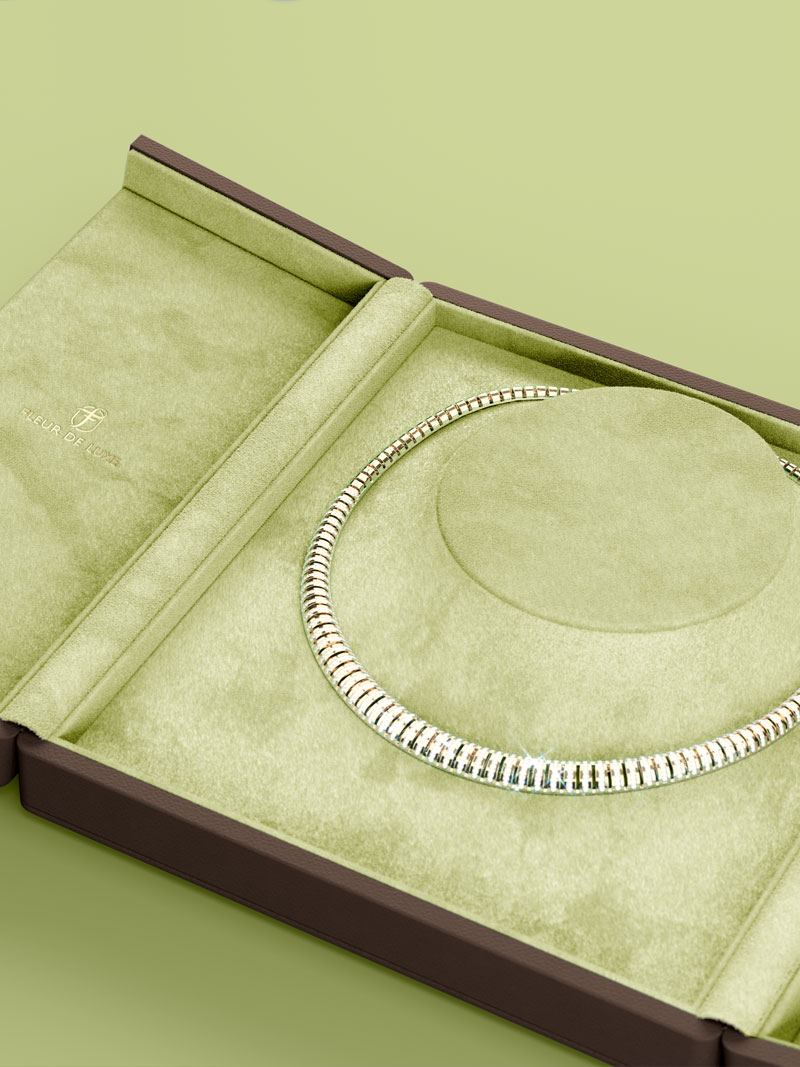 Fleur de Luxe écrin à collier ouvert en Terra-Pistache avec insert de buste et collier en or