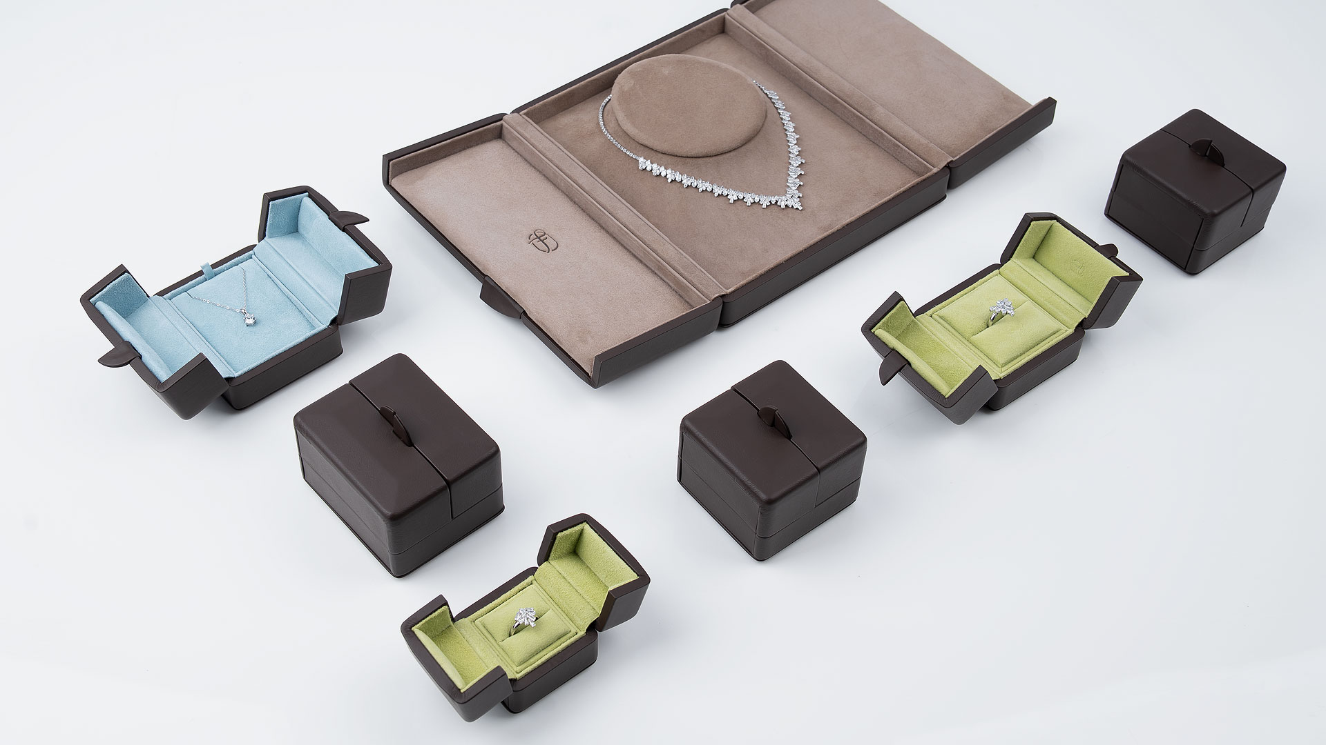 Série d'écrins Fleur de Luxe en différentes combinaisons de couleurs, couleur extérieure cuir véritable Terra